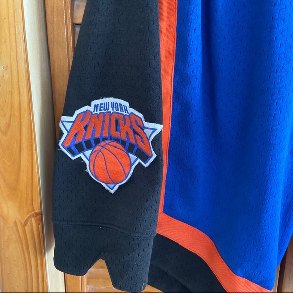 Mitchell & Ness 1996-97 NY Knicks Swingman Shorts - Picture 4 of 8